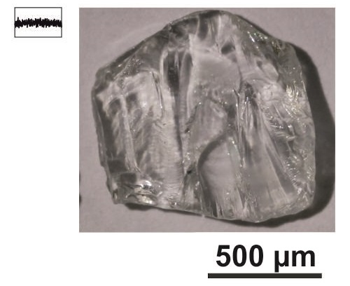 Transparentes Glasbruchstück aus der Fraktion 630 bis 2000 µm (Grobsand)